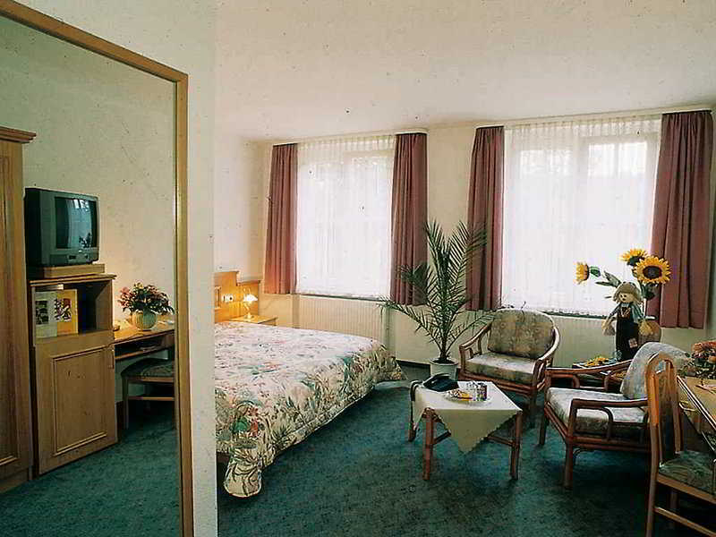 Land- Und Golfhotel Alte Fliegerschule Eisenach Exterior foto