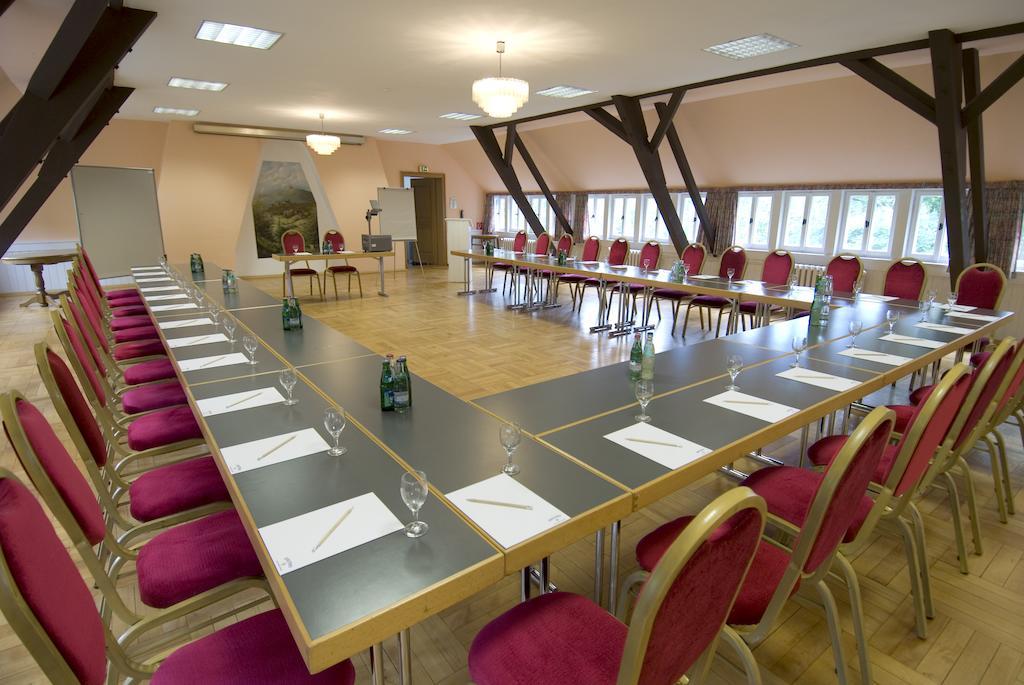 Land- Und Golfhotel Alte Fliegerschule Eisenach Instalações foto